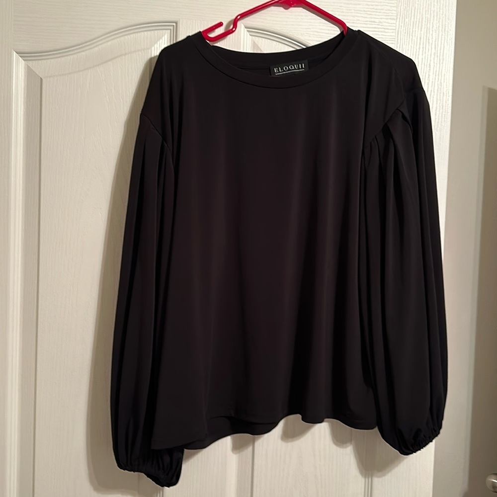 Eloquii black top with pleated sleeves
